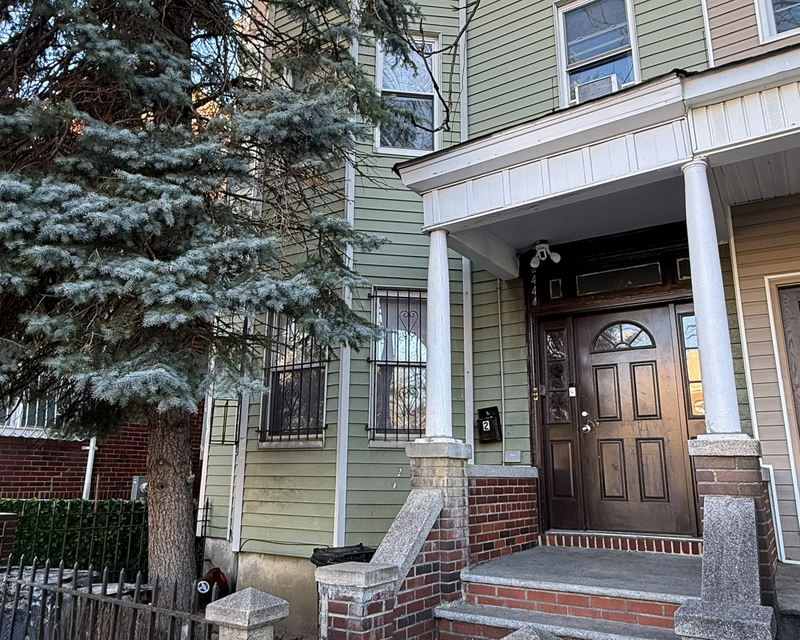 2444 Lorillard Pl, Unit 1/2, 7 bed